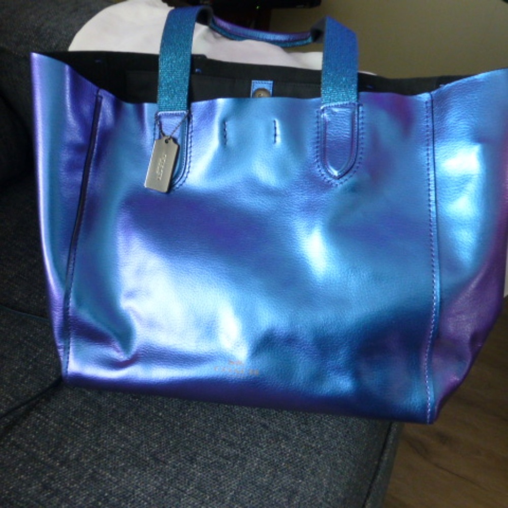 Coach F59388 Limited Hologram